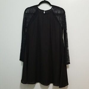 ❤️🔥Everly - Black Dress with Lace Sleeves - L
